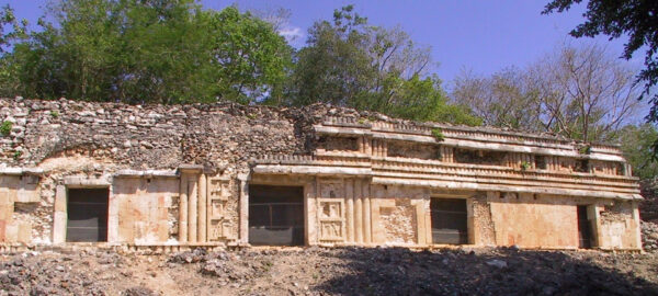 Zona arqueológica Maya Chunhuhub