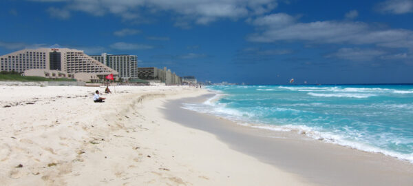 Playa Delfines