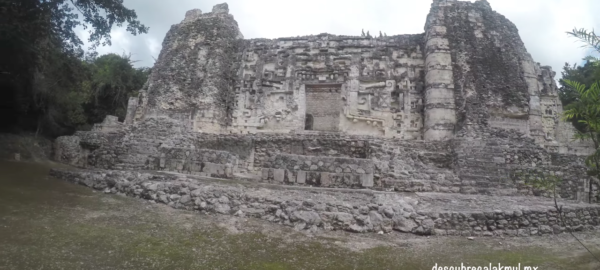 Zona arqueológica Maya Chicanna