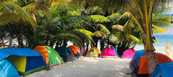 Camping Lunas Bar tiendas en la playa